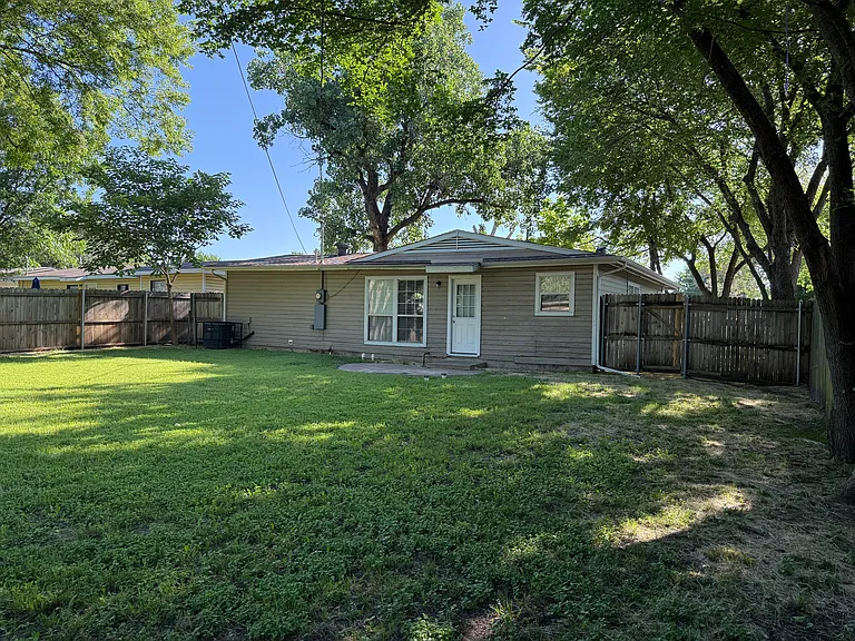 303 Ridgefield Cir — Photo 17