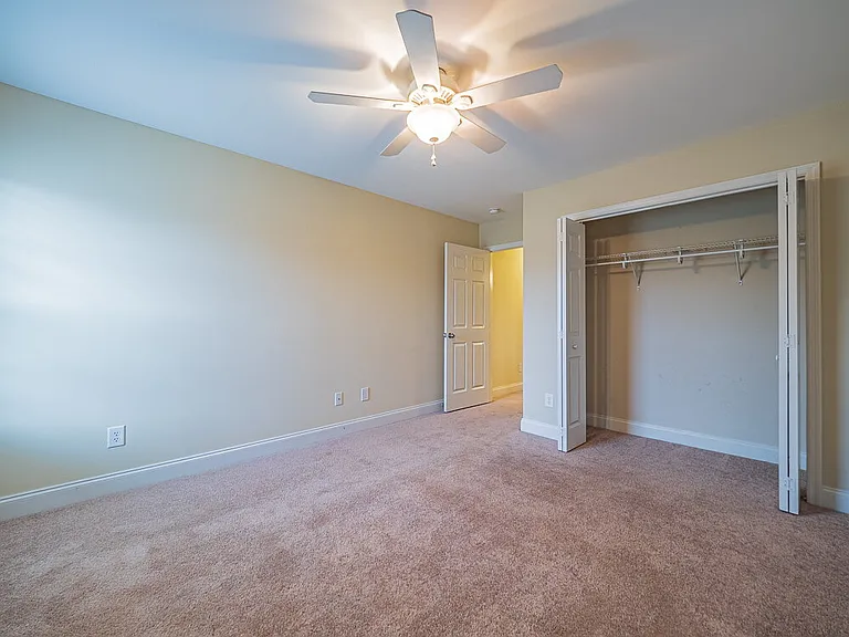 2740 Foxcroft Cir — Photo 36