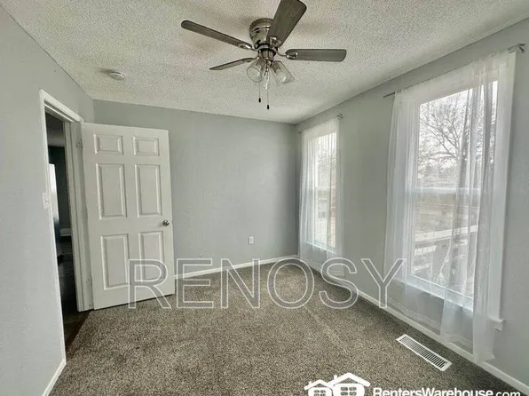 105 E 3rd Ave, Indianola, IA 50125