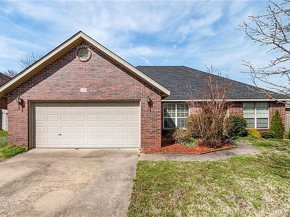 2nd image of 1405 S Deerfield Way
