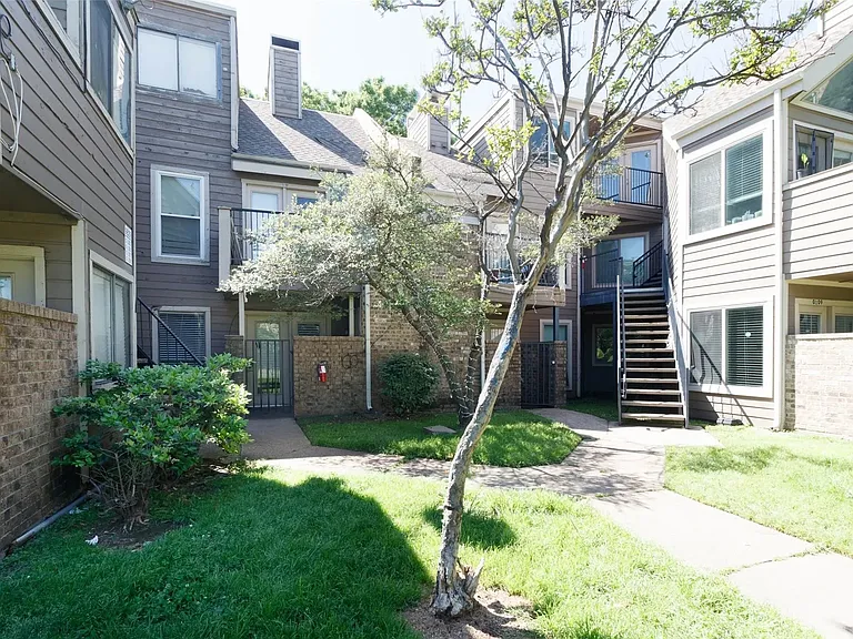 9829 Walnut St #107 — Photo 11