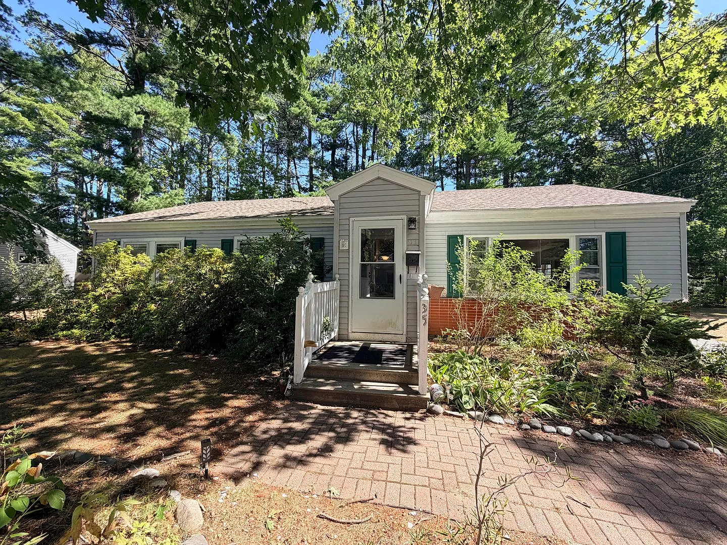 Quaint 3 Bed 2 Bath — Photo 1