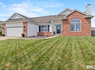 307 Snider Ln, Chatham, IL 62629