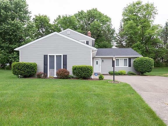 3rd image of 1897 Lowell Cir
