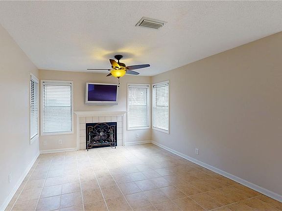 3rd image of 409 Harbour Oaks Dr