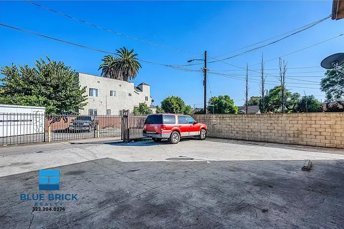 8316 S San Pedro St — Photo 12