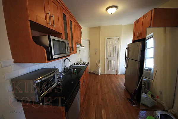 Rented by Kings Court Real Estate | media 34