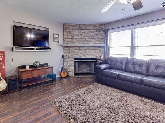 3rd image of 4726 Alamo Dr