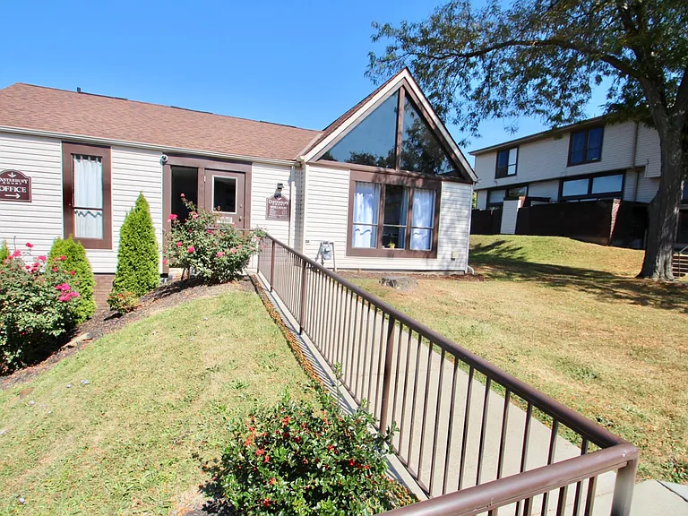 235 West Leasing Office