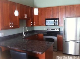 4610 1/2 Ridge Cliffe Dr, Saint Paul, MN 55122