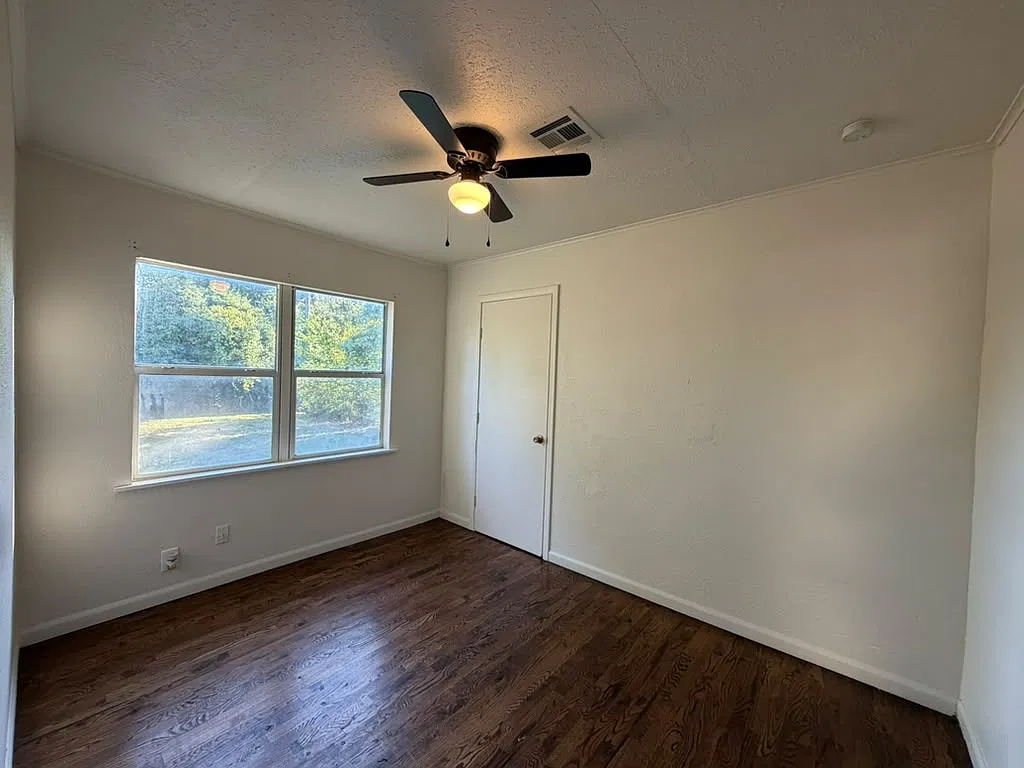 3 bed, 1138 sqft, $1,300 — Photo 2