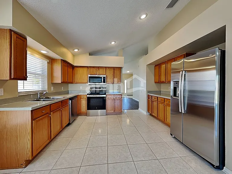 12517 Midpointe Dr — Photo 3