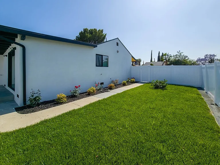 6454 Gentry Ave — Photo 39