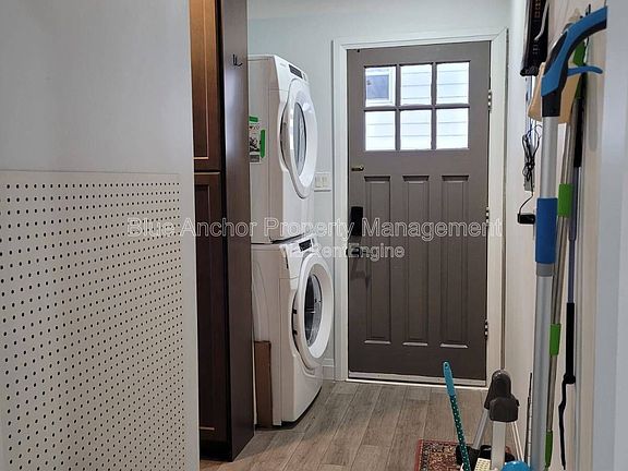 4th image of 549 Sidney St #1