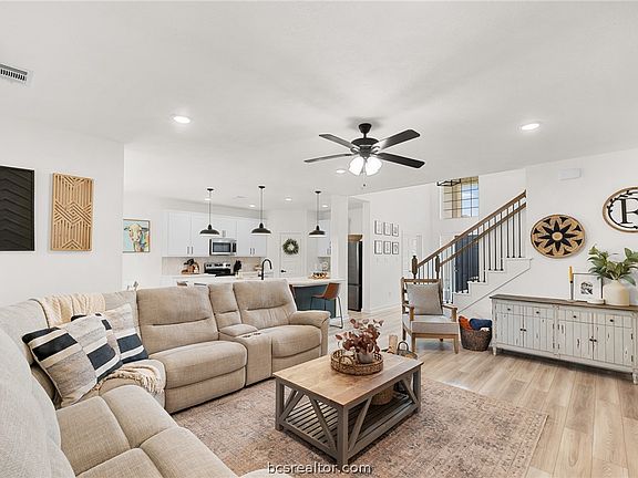 5th image of 1356 Kingsgate Dr