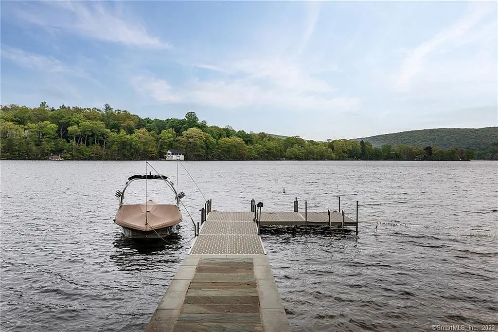 4 bed, 4.5 bath, 4744 sqft, $37,500 — Photo 3