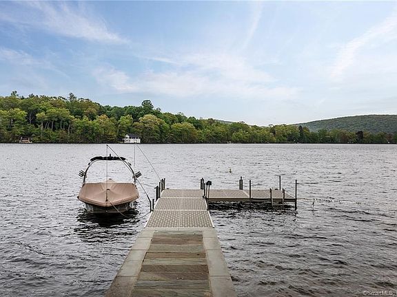 3rd image of 33 Arrow Point Rd