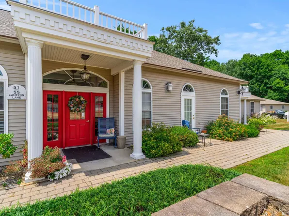 53 Lantern Lane #D, Kingston, NH 03848