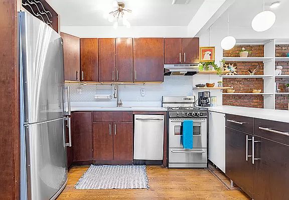5th image of 355 Halsey St #A