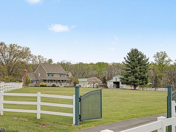 3rd image of 502 Woolf Rd