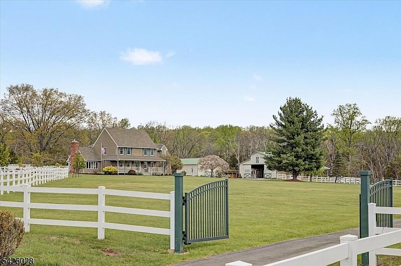 1st image of 502 Woolf Rd