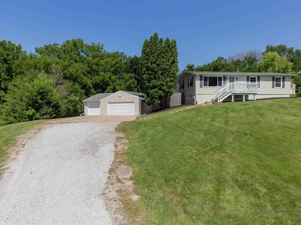 11300 Circle Dr, Blue Grass, IA 52726
