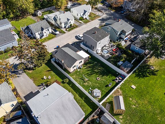 3rd image of 5 Carll Avenue