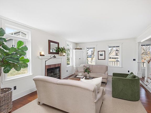 5th image of 1301 Courtland E