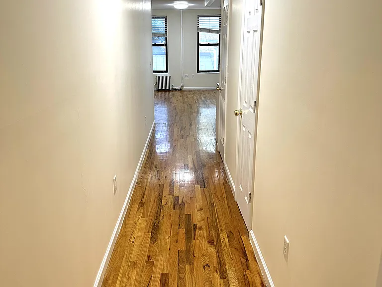 320 E 6th St #4 — Photo 13
