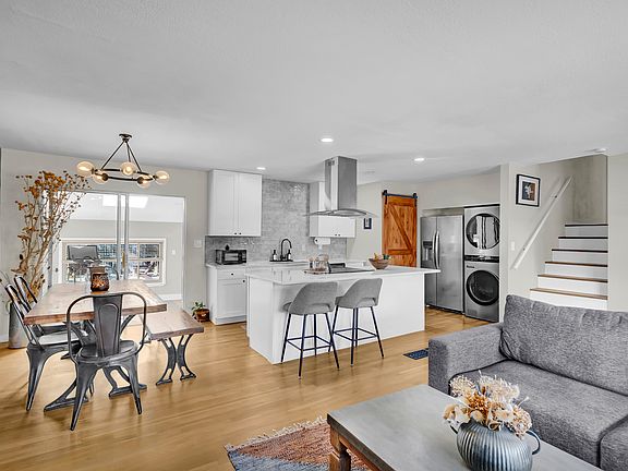 3rd image of 1319 S Lincoln St #3