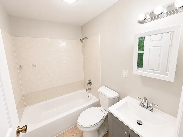10-12 Nursery — Photo 4