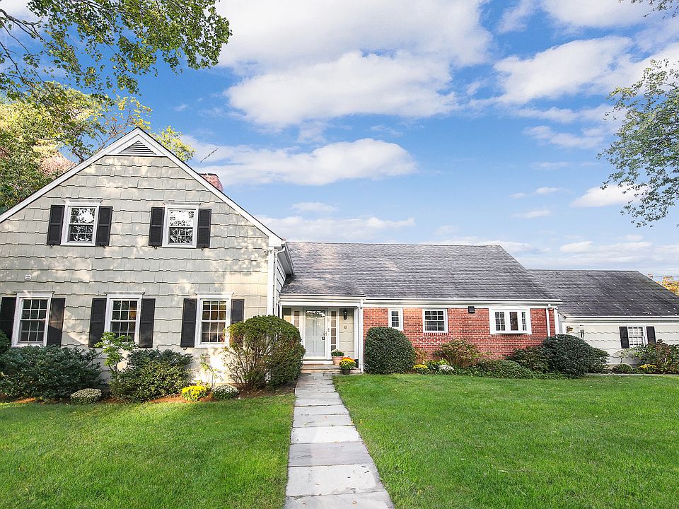 8 Carriage House Lane