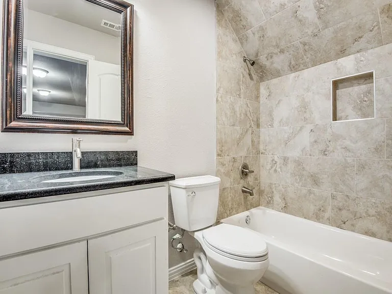 1004 Churchill Dr — Photo 14