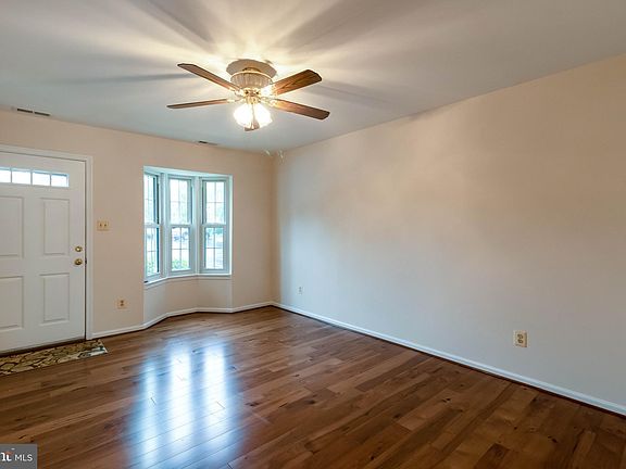 3rd image of 8529 Southlawn Ct