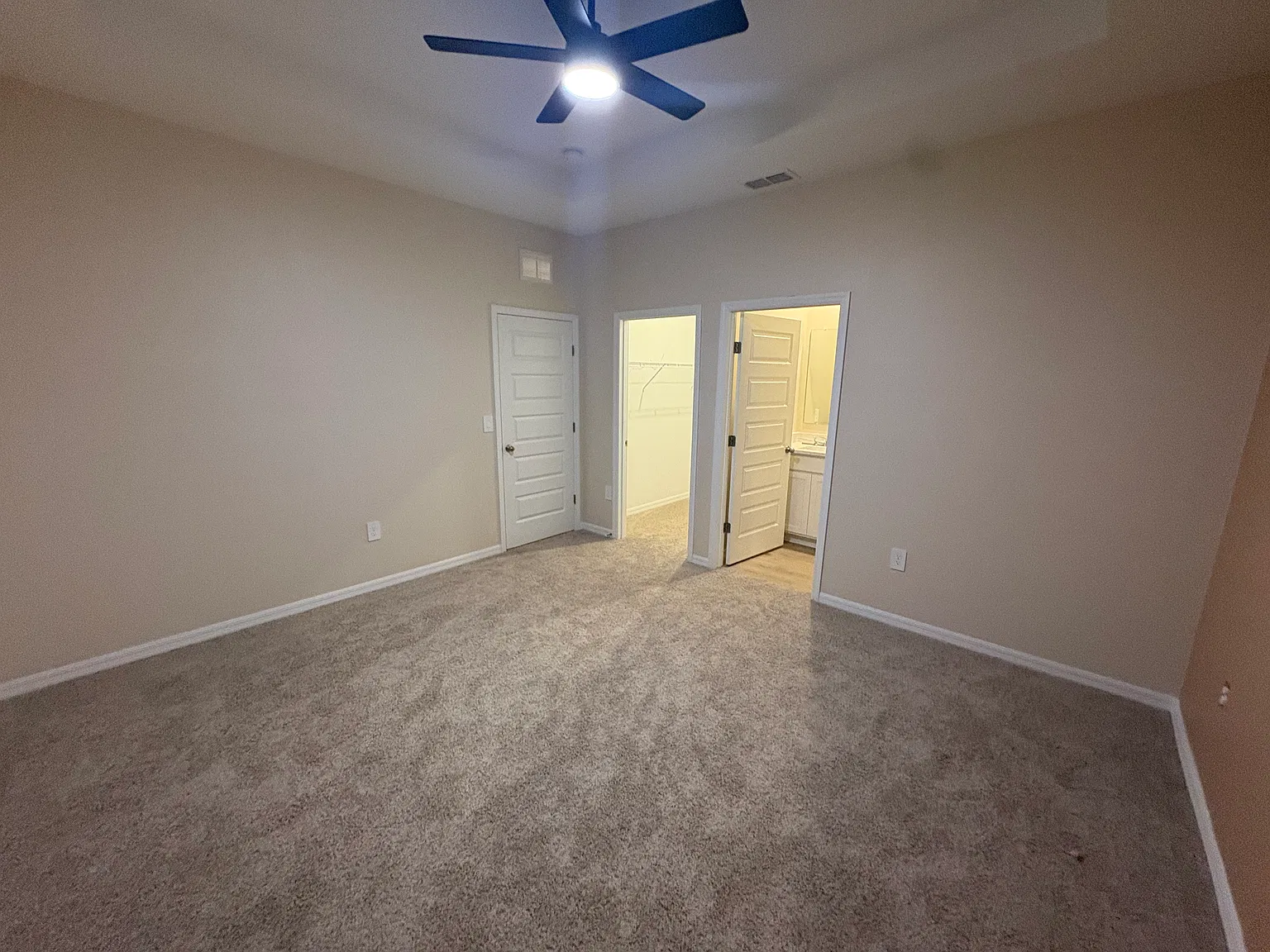 1 bed, 1000 sqft, $1,600 — Photo 4