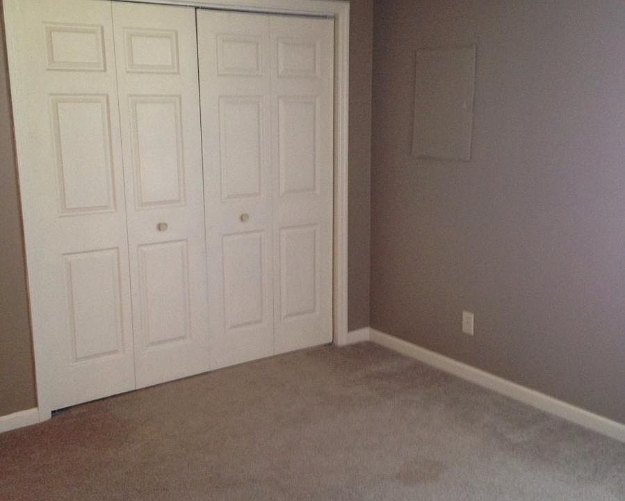 2nd image of 105 Stratford Ct