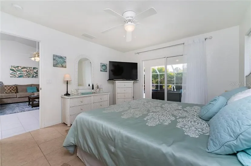 3 bed, 1276 sqft, $2,590 — Photo 4