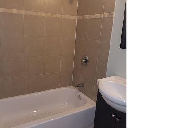 4th image of 124 E Garfield Blvd #3
