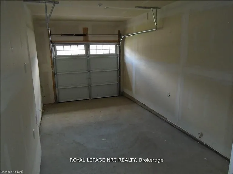 37 Sparkle Dr — Photo 3