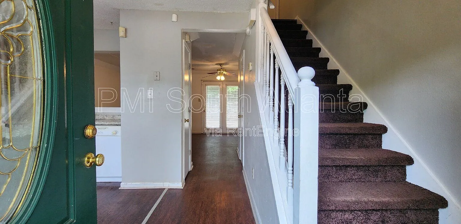 2 bed, 2.5 bath, 1008 sqft, $1,295 — Photo 3