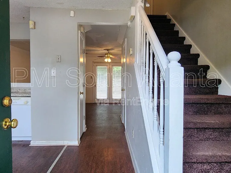 1681 Winchester Way SE — Photo 3