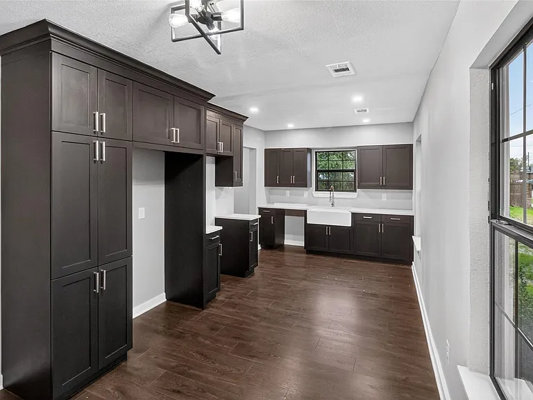 428 Van Molan St — Photo 12