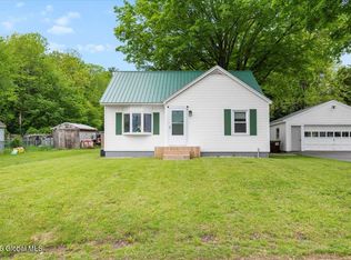 9 New Pine St, Queensbury, NY 12804