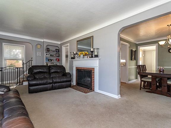 3rd image of 4952 Oakland Dr