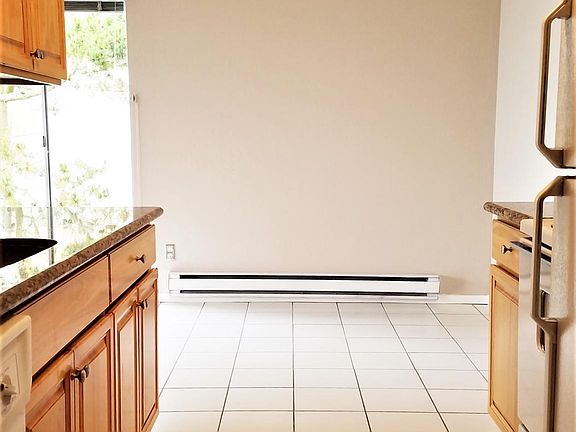 Kitchen & Dining Area