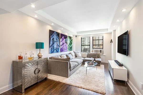 Sold by Compass | media 1