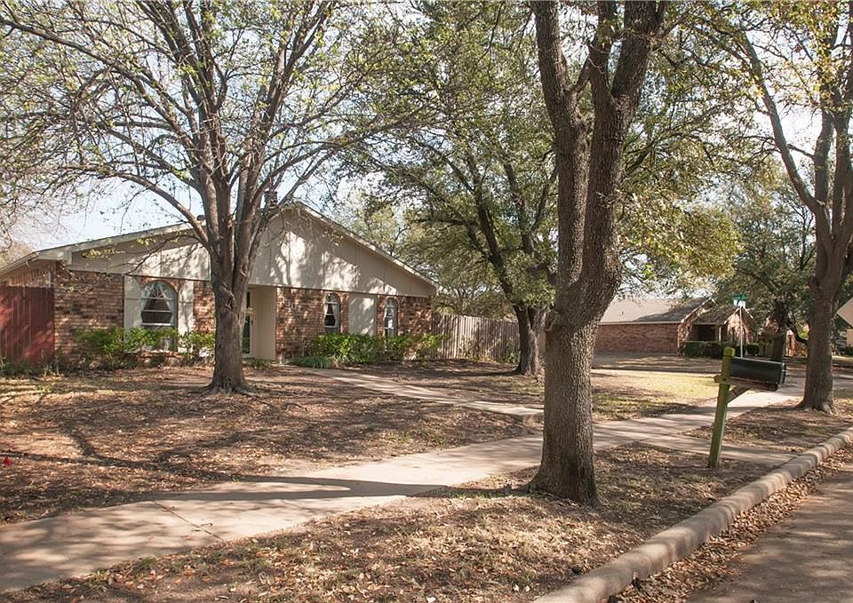 1st image of 1301 Villa Downs Dr