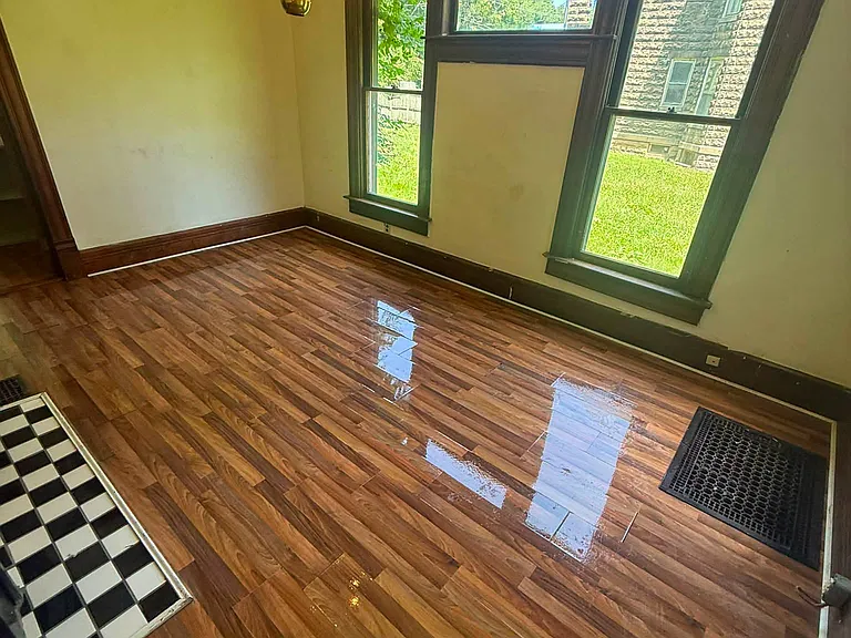 353 Woodlawn Ave — Photo 3
