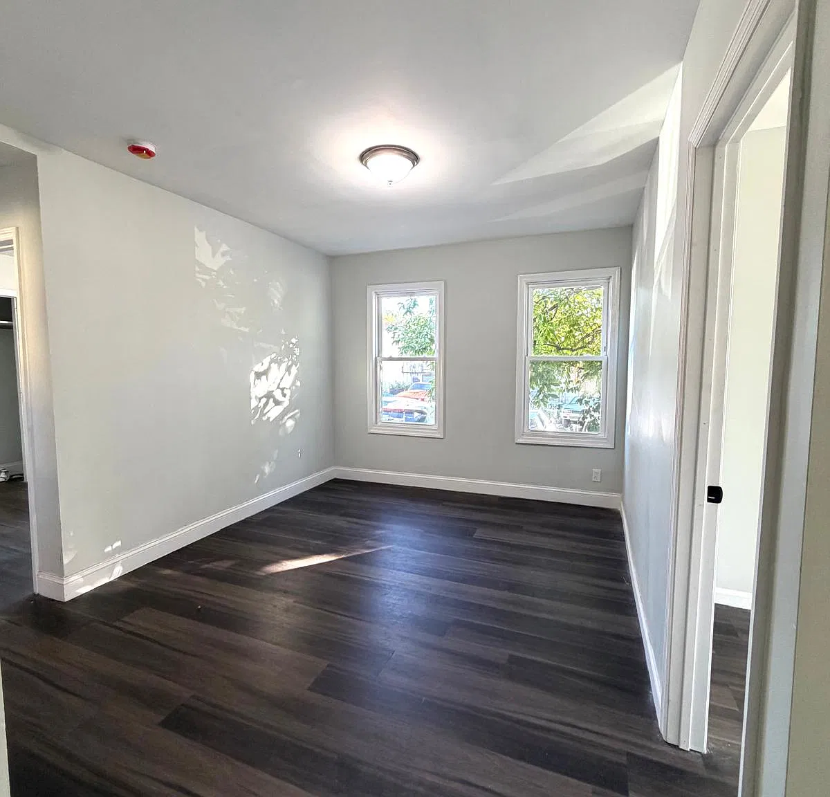 3 bed, 950 sqft, $2,450 — Photo 1