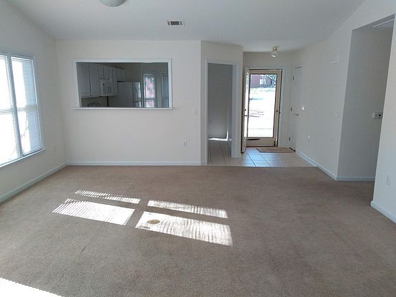 3rd image of 413 Creekway Dr